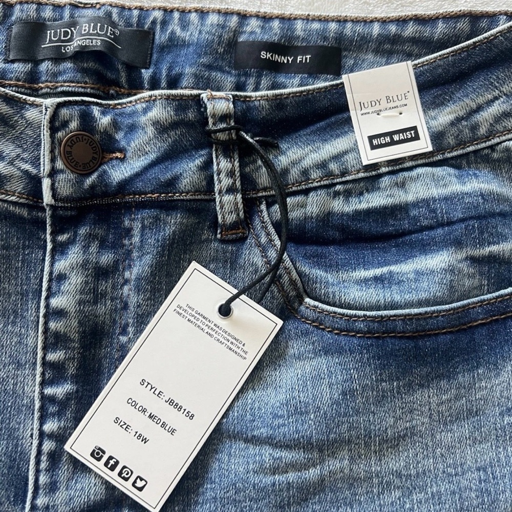 Judy Blue  Skinny Jeans - Medium Blue